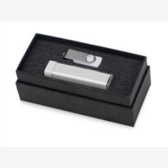 Подарочный набор Flashbank с флешкой и зарядным устройством